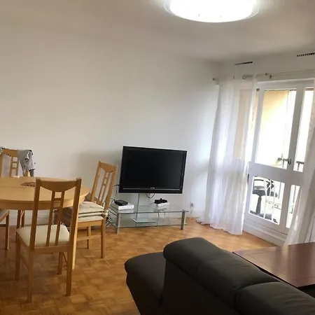 F3 Proche Metro 7 Apartment